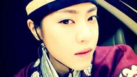 이윤지, 꽃도령 변신..."여자 스태프에 인기 폭발"