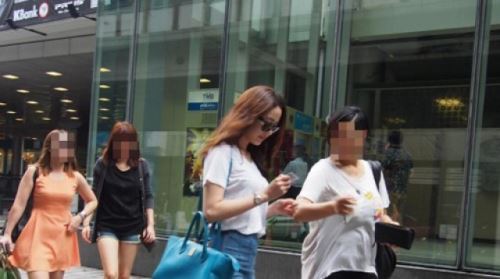 김효진 일상 포착, 자연스러워서 더 예뻐 "뭘 입어도 모델 몸매" 유지태는 좋겠다