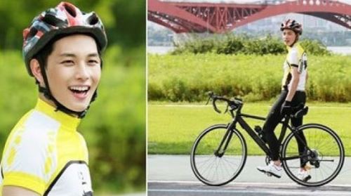 임시완 타이즈 '매끈한 다리에 누나들 마음 콩닥콩닥'