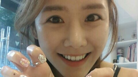 이연두 , 깜직한 호랑이(?)로 변신... ‘상큼한 네일 눈에 띄네’