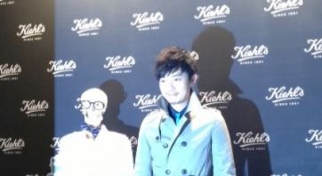 윤건, 민트빛 가을 남자 패션 완성