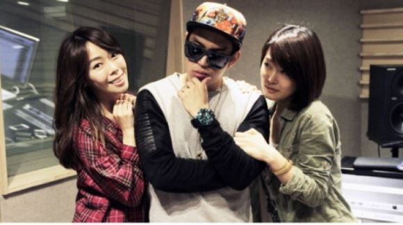 범키, 애즈원과의 코믹 설정샷으로 근황공개..'다정해보여'