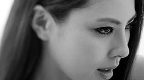 돌아온 박지윤, '미스터리' 뮤비에서 매력 물씬