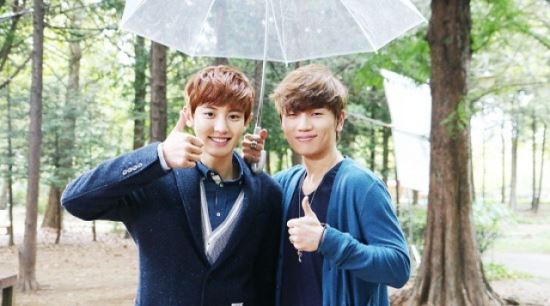 케이윌, 엑소 찬열 옆 '흔한 동네 연예인' 포스