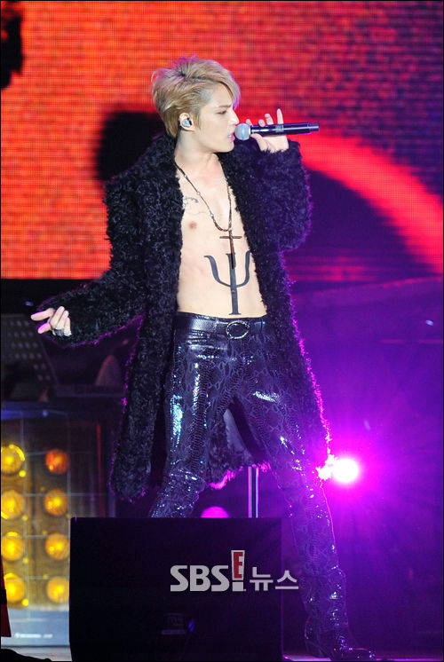 [E!포토]김재중, 성공적인 첫 솔로 콘서트 포문 열어