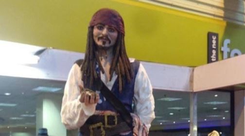 영화배우 실물 크기 케이크,'조니 뎁' 어떤 맛일까?