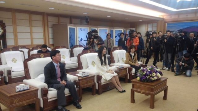 수지 부모님과 함께 '광주하계U대회 홍보대사 위촉식 참석"