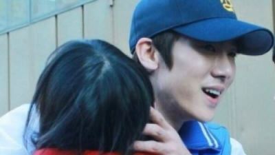 유연석 프리허그 '칠봉이 보려고 명동 인산인해' 발 디딜 틈 없네