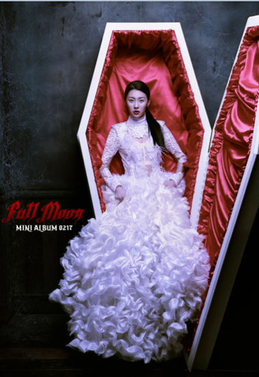 선미, 오싹+섬뜩 '관 속 고혹적 뱀파이어'