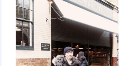 윤건, 런던서 커피 한잔으로 겨울 인사 '그냥 서있어도 화보'