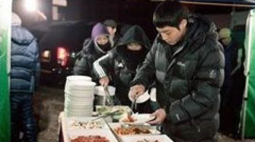 감격시대 김현중 팬들 통 큰 밥차 선물 '스탭 공짜, 정태 3원' 센스있네