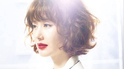 김지수, 뷰티화보 공개... '따뜻한 입술의 향기'