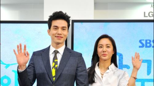 이동욱 &ldquo;9살 연상 박주미와 호흡? 누나들과 많이 촬영해서&hellip;&rdquo;