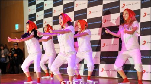 크레용팝 어이 쇼케이스 '평범하지 않은 패션' 기대감 UP