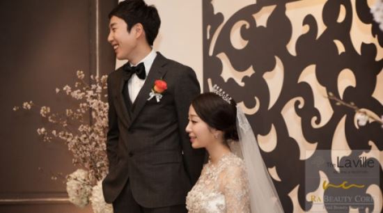 장범준-송지수, 웨딩사진 공개 '화사한 봄날의 부부'