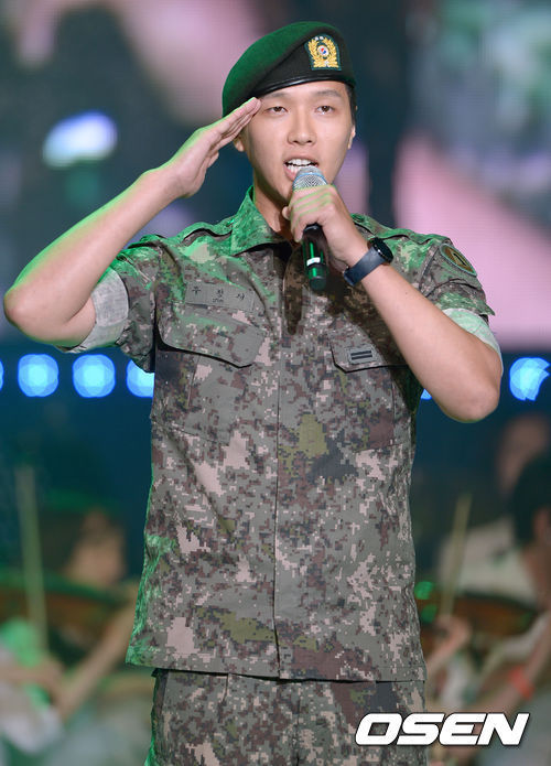 지현우 전역, 팬 100여명 참석 축하