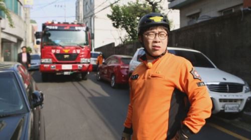 심장 장동혁-최우식, ‘불법주정차 때문에&hellip;’ 구조 난항