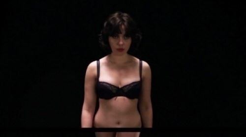 스칼렛 요한슨, 첫 전라 연기 '언더 더 스킨'은 어떤 영화?