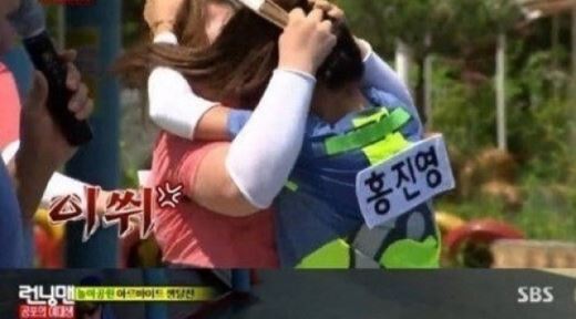 런닝맨 이국주 홍진영 '살벌 난투극' 머리채 잡고 "까불지마라" 폭소