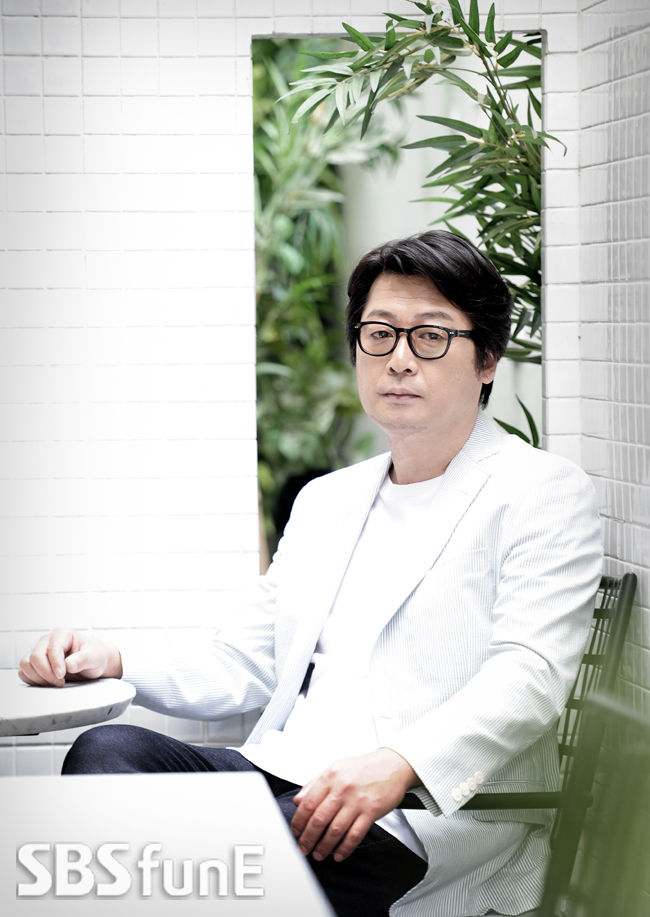 김윤석