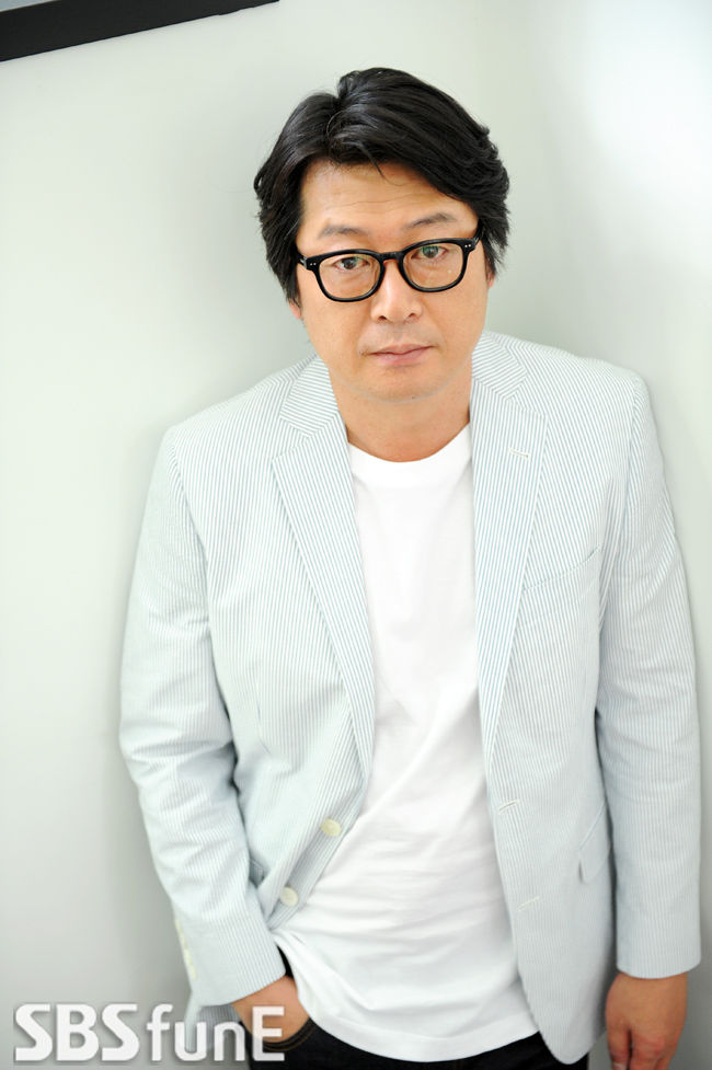 김윤석