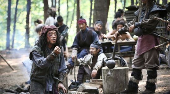 '해적', '명량' 꺾고 주말 박스오피스 1위&hellip;600만 목전