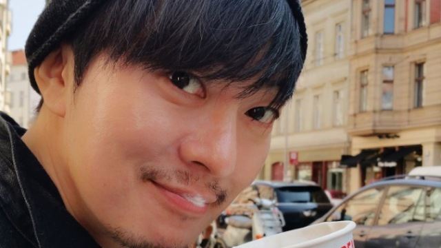 윤건, 컴백전야 깜짝 이벤트...‘색기 발산용’ 페로몬 커피 무료 제공