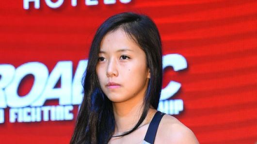 송가연, ‘로드FC’ 2연승 실패&hellip;그라운드 기술에서 상대에게 현격히 밀려
