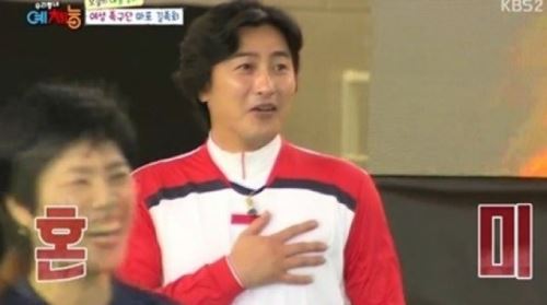 예체능 안정환 '족구팀 누나들 사랑 독차지' 당황한 것도 귀여워