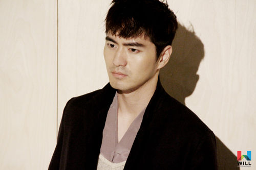 이진욱