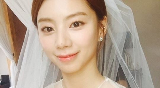 박수진, 인스타그램 "저 결혼해요" 웨딩드레스 자태 공개&hellip;'무슨 일?'