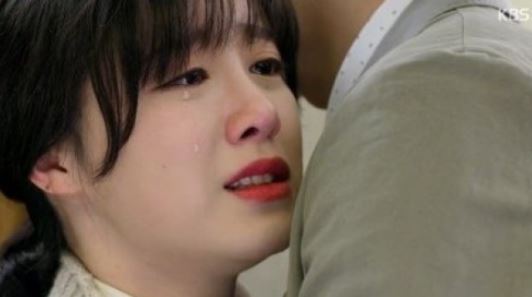 '블러드' 안재현-구혜선, 애틋한 포옹&hellip;"제발 내 곁에 남아줘"