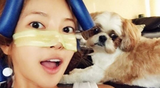 NS윤지, 오이팩 인증샷 공개&hellip;화장기 없는 모습도 '자체발광'