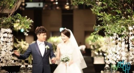 박현빈 결혼, 4살 연하의 미모의 신부와 '행복한 웨딩마치'