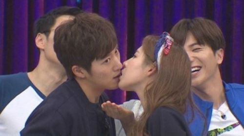 신수지 시구에 이완, 야구공 잡는 시늉까지 '적극적'