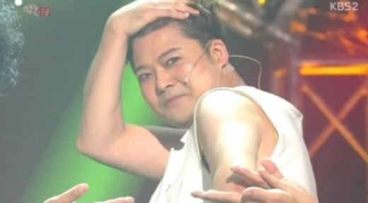 전현무, 개콘 '니글니글'서 '오리지널 털옷' 공개&hellip;여성관객 '비명'