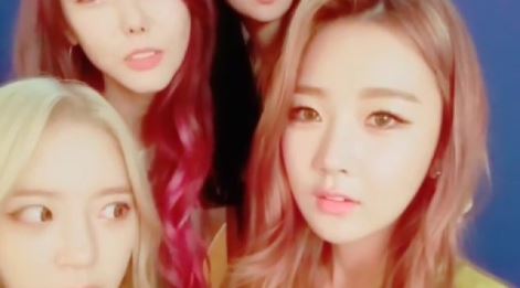 '달샤벳 컴백' 수진, 멤버 4인조 셀카 공개 '겨자옷 예쁘네&sim;'