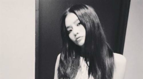 안다, 시크한 표정+핫팬츠&hellip;도도한 모델 포스 '눈길'