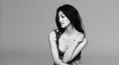 이엘, 탄탄한 각선미 과시&hellip;흑백 사진 속 '매력 어필'