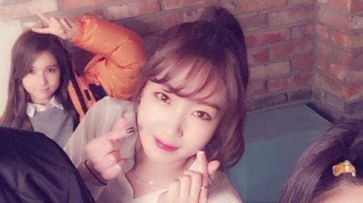 차오루, 손가락 하트 사진&hellip;"피에스타 컴백"