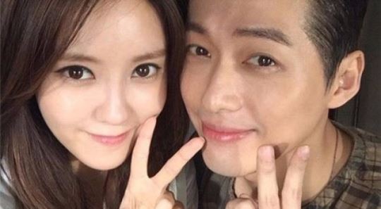 효민, 남궁민과 백허그&hellip;무슨 사이길래?