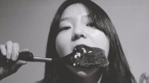 이솜, 먹는 모습도 사랑스러워&hellip;'동안 미모'