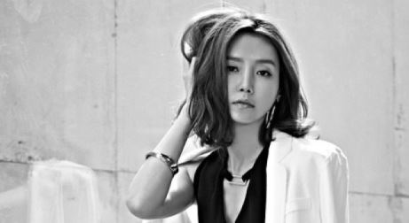 채정안, 우아한 화보 공개 '세련된 도시녀'