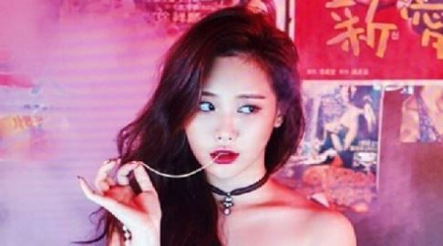 유라, 도도한 자태 화보&hellip;"스파게티한입?"