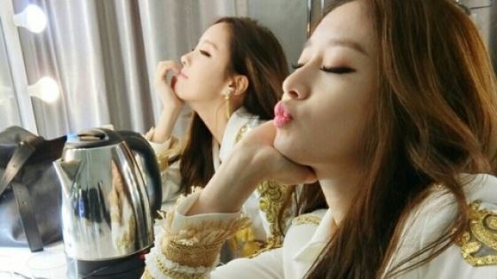 지연, 티아라 멤버 효민과 인증, '깜찍한 표정'