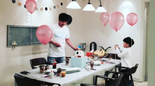 안정환, 아들과의 일상&hellip;'딸 생일상 준비'