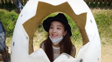 송소희 일상, 알 속에서 깜찍 포즈&hellip;"토요일 즐겁게"