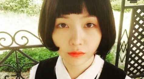 민아, 새로운 가발 셀카&hellip;'뚜렷한 이목구비'