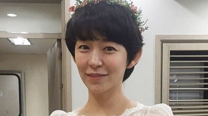 심이영, 순백의 드레스 입고 찰칵&hellip;'피부 미인'