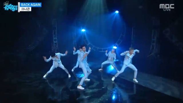 크나큰, 하늘색 수트 의상&hellip;'파워풀한 무대'